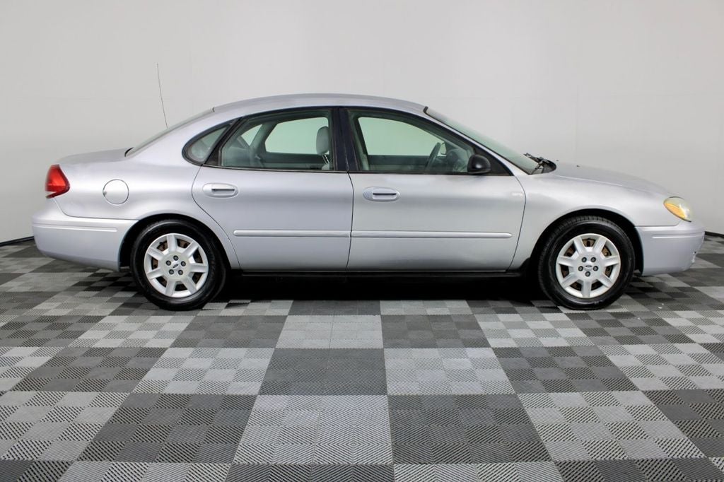 2006 Ford Taurus SE
