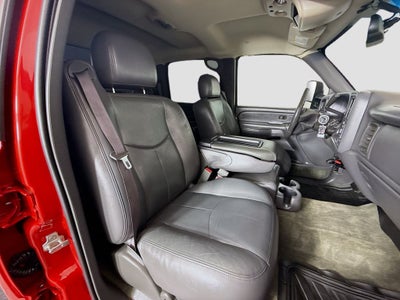 2004 Chevrolet Silverado 2500HD LS
