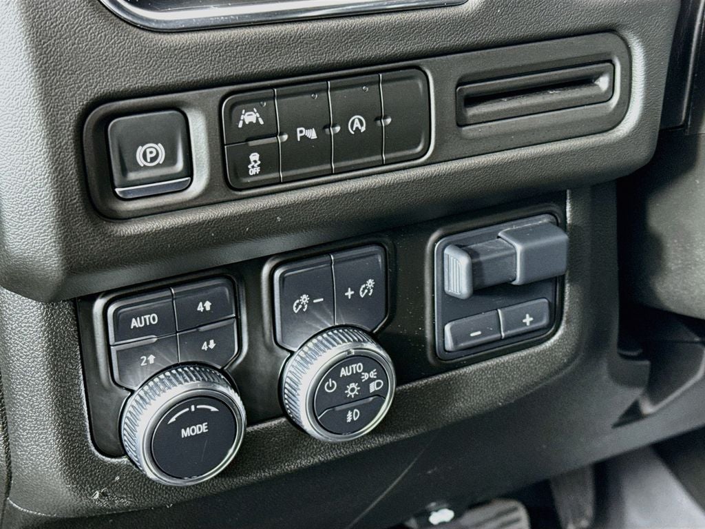 2024 GMC Yukon XL SLE