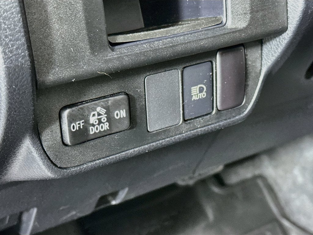 2018 Toyota Tacoma SR V6