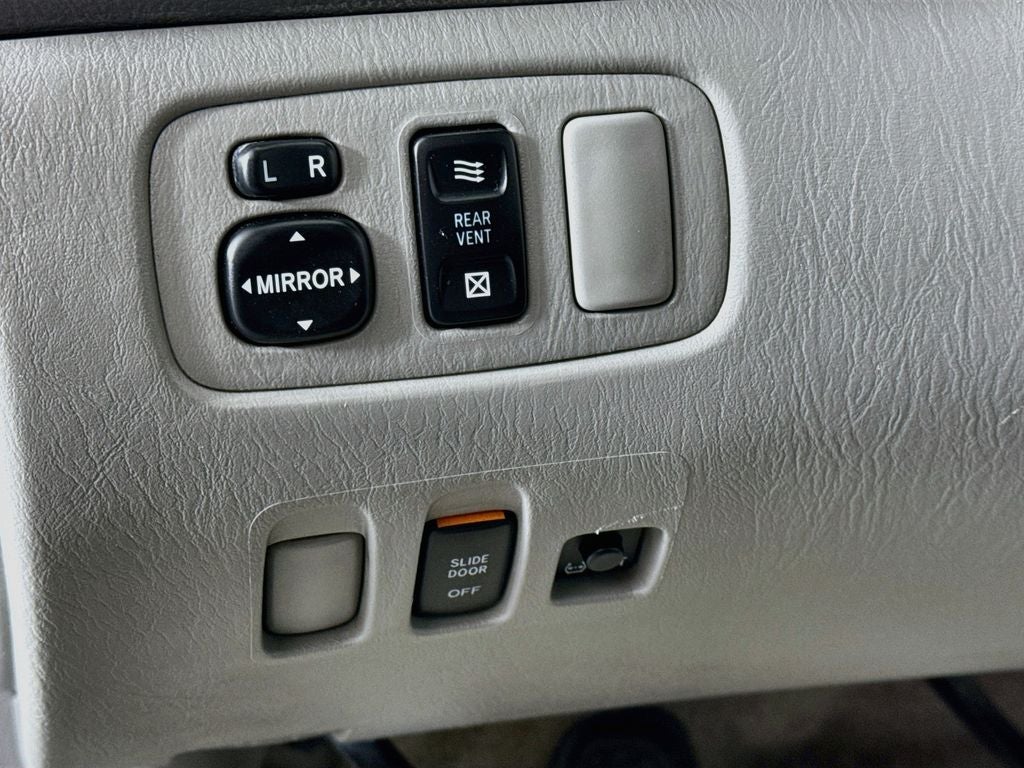 2005 Toyota Sienna LE